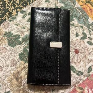 Liz Claiborne Black wallet 💳 with many pockets / sections to hold items